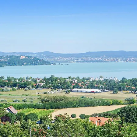 Holiday 08 *